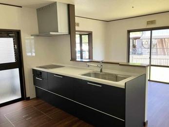 壁が無くなって、以前よりも部屋が明るくなりました。大満足です。