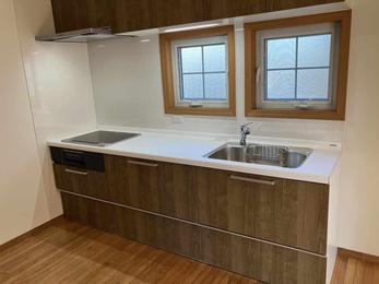 お掃除が簡単で見た目もシンプルなキッチンに仕上げました。